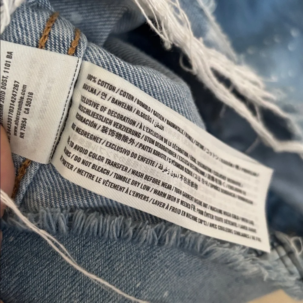Hollister Distressed Light Blue Wash Raw Hem Splatter Dotted 100% Cotton Cali